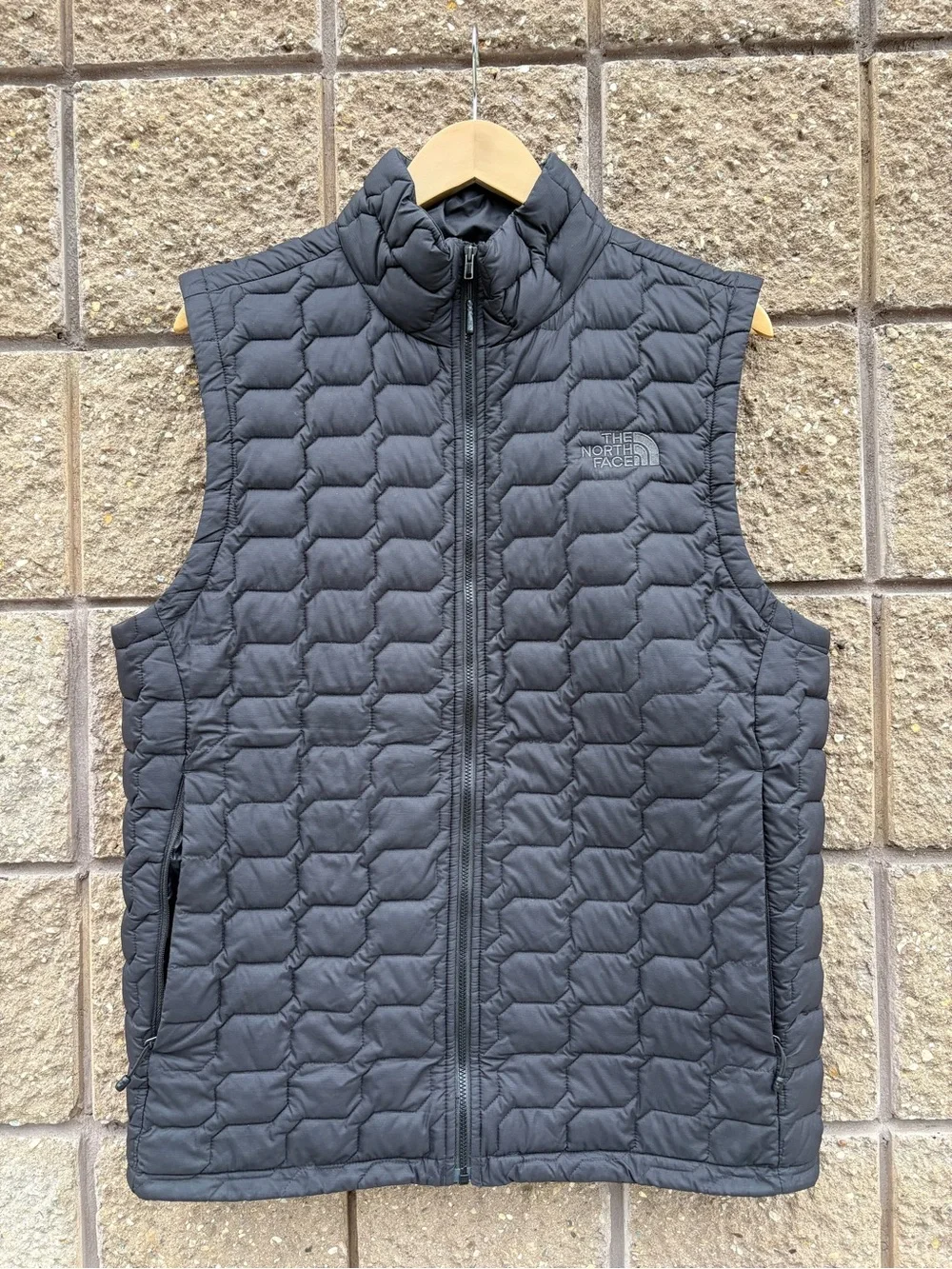 The North Face Men's Black Thermoball Quilted Insulated Vest